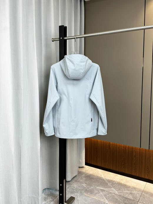 点此购买 可隆春秋季男士GTX防水防风耐磨户外运动软壳夹克 bk 328775 商品图2