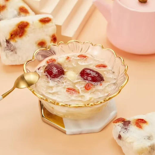 【高定滋补佳品好想你红枣湘莲银耳羹】 最新日期到货秋冬季养生，喝清菲菲冻干银耳羹，有清肺养血、滋阴化痰的功效，可谓是养生佳品！[爱心]＃好想你陪你四季养生每提2盒装，一盒14袋 商品图2