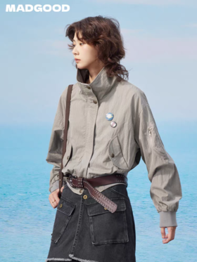 马得工地/MDGDWT13058/后背抽皱短款徽章飞行夹克