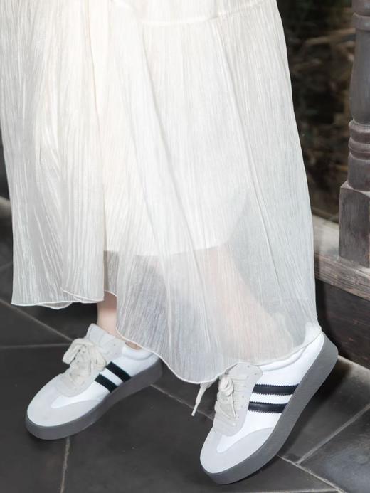 现货【百搭真皮休闲鞋】加宽厚底，大码定制，加大加肥，不挤脚，走路很放松！37-41鞋码，鞋面：真皮牛反绒+头层牛皮 内里：头层牦牛皮 垫脚：头层牛皮 鞋底：防滑耐磨橡胶大底 鞋底厚度：3厘米 商品图7