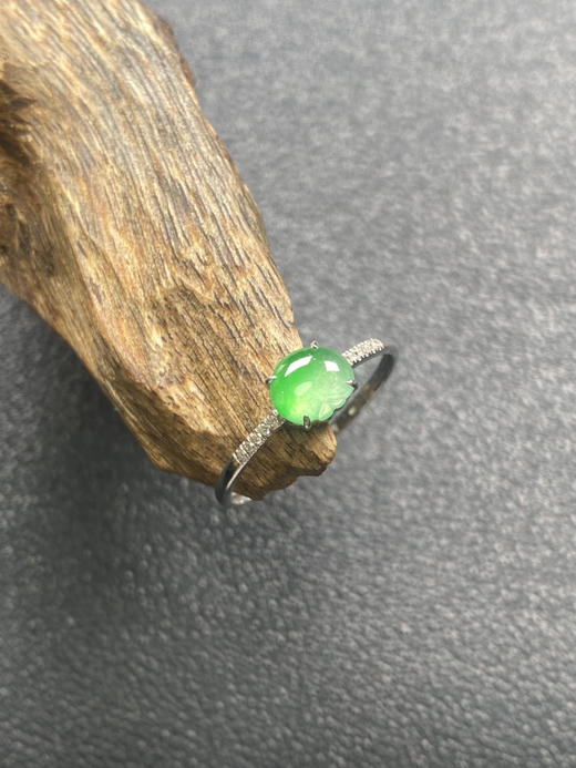 【FC0142】18K镶嵌翡翠阳绿小苹果戒指 色泽阳绿 水润起光 款式精美  圈口14 商品图0