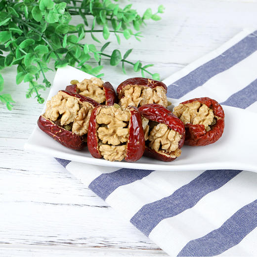 新款新品 红枣夹核桃 新疆和田大枣夹核桃仁500g袋装量大优惠 商品图2