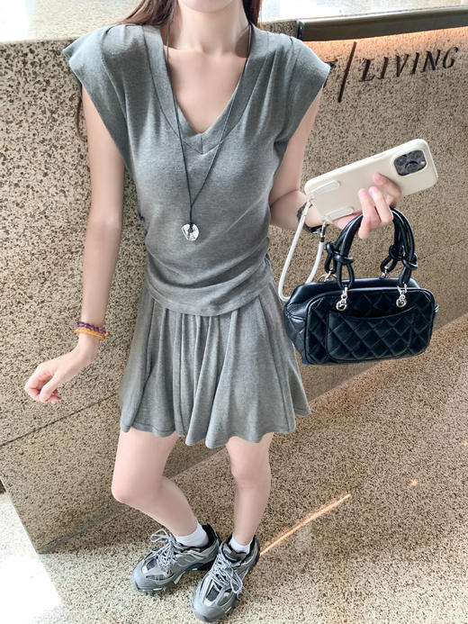 <曾小咸推荐>3.27现货秒杀 ！微信超特价！韩系V领短袖 日常99.99 立减50 秒杀49.99！百褶半身裙 日常119.99 立减60 秒杀59.99！ 商品图10