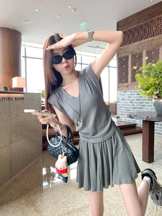 <曾小咸推荐>3.27现货秒杀 ！微信超特价！韩系V领短袖 日常99.99 立减50 秒杀49.99！百褶半身裙 日常119.99 立减60 秒杀59.99！ 商品图9