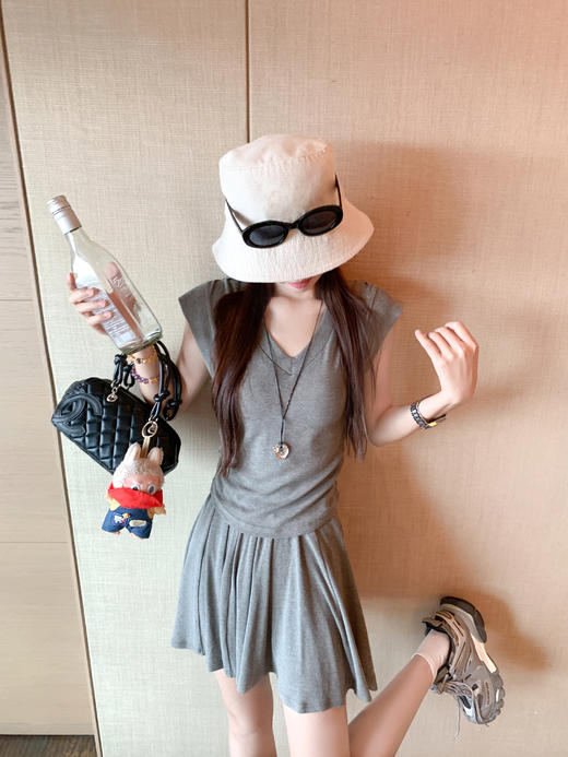 <曾小咸推荐>3.27现货秒杀 ！微信超特价！韩系V领短袖 日常99.99 立减50 秒杀49.99！百褶半身裙 日常119.99 立减60 秒杀59.99！ 商品图5