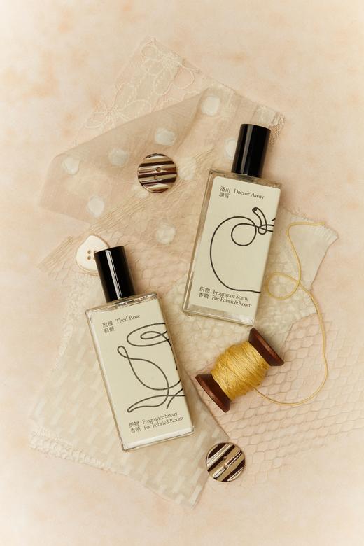 MO MAEK蓦刻 洛川瑞雪苹果织物香喷 50ml x 2瓶 衣物淡香水 水基配方 不伤衣物 （苹果清香）  商品图2