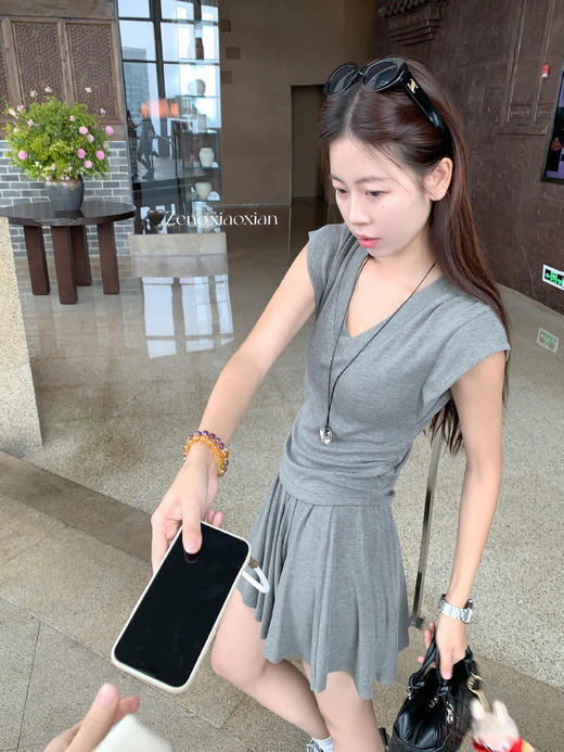 <曾小咸推荐>3.27现货秒杀 ！微信超特价！韩系V领短袖 日常99.99 立减50 秒杀49.99！百褶半身裙 日常119.99 立减60 秒杀59.99！ 商品图11