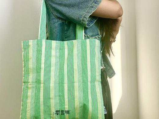 钟书阁盐缩布条纹帆布单肩包 商品图1