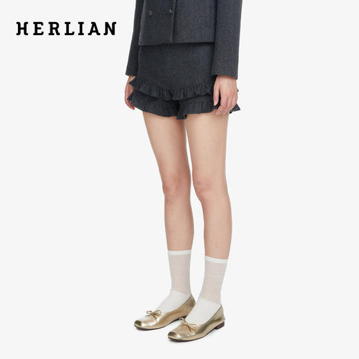 Herlian2025年秋季新品女士双层花边拼接设计毛呢短裤 商品图0