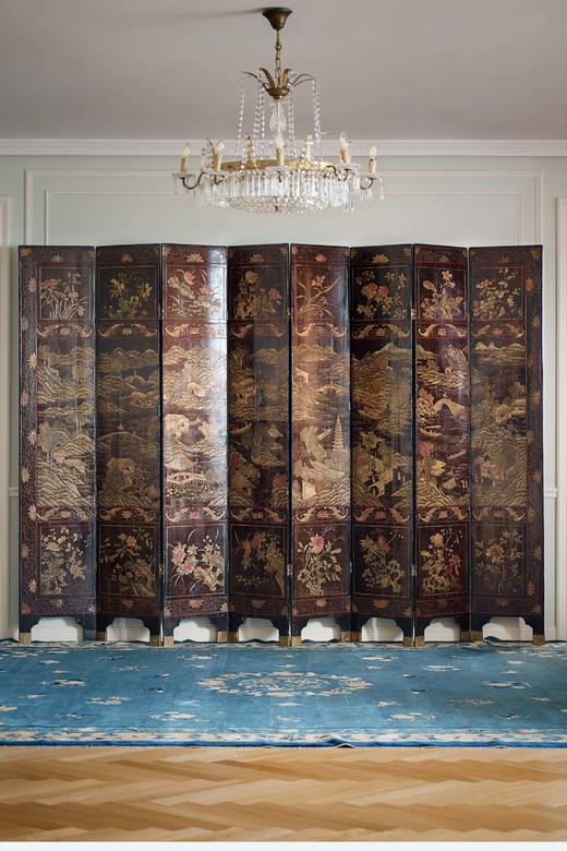 【已售】独角鹿西洋古董19世纪中国清代出品官邸人物与亭台山水主题黑漆地款彩双面八曲屏风 商品图0