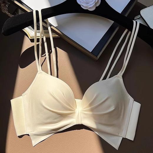 【小胸女孩的蜜桃魔法🍑】细肩带美背内衣 小胸聚拢收副乳防外扩防下垂显大文胸不空杯胸罩，细肩带美背内衣，聚拢显大不空杯，轻松穿出圆润曲线✨舒适无痕，颜值与功能双加分！ 商品图5