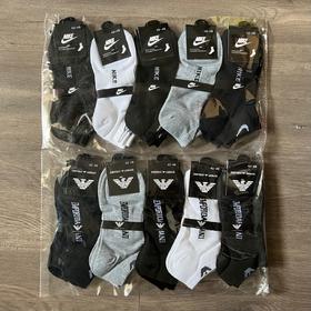 这样的福利！还有谁？潮牌赠品袜，一包10双（花型随机）