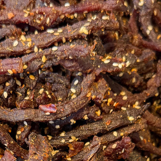 【香辣牛肉干🌶️】一口上瘾！根本停不下来🔥嚼劲十足，辣得过瘾，追剧必备零食✅秘制香料慢火烘烤🔥爽辣鲜香嚼着吃！😋真空包装发货 商品图1