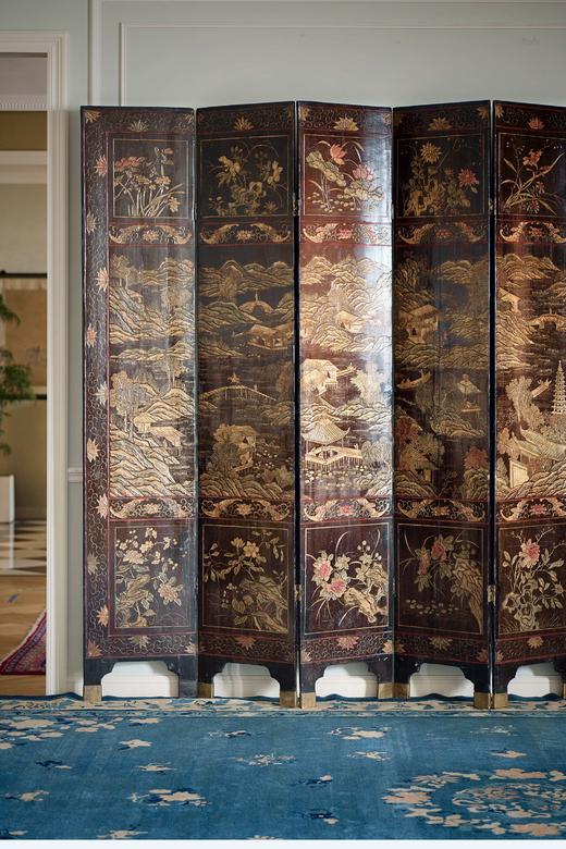 【已售】独角鹿西洋古董19世纪中国清代出品官邸人物与亭台山水主题黑漆地款彩双面八曲屏风 商品图3