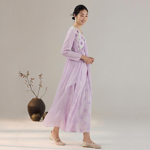 【林栖设计小店】（现货）【两种穿法】镂空绣花连衣裙配吊带拼飞片宽松2025秋冬新款两件套女T1954115 商品图9