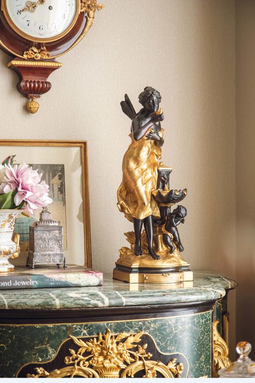 【已售】独角鹿西洋古董19世纪法国著名雕塑家Math. Moreau签名创作人物主题铜鎏金精雕装饰青铜雕塑作品《泉边的爱神》 商品图0