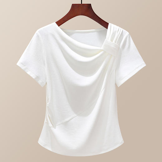 「自j」全新升级【铂金会员119/天猫159/差价40】(03316)洛诗琳气质不规则T恤2025新款斜领抽褶设计百搭短袖上衣女 商品图1