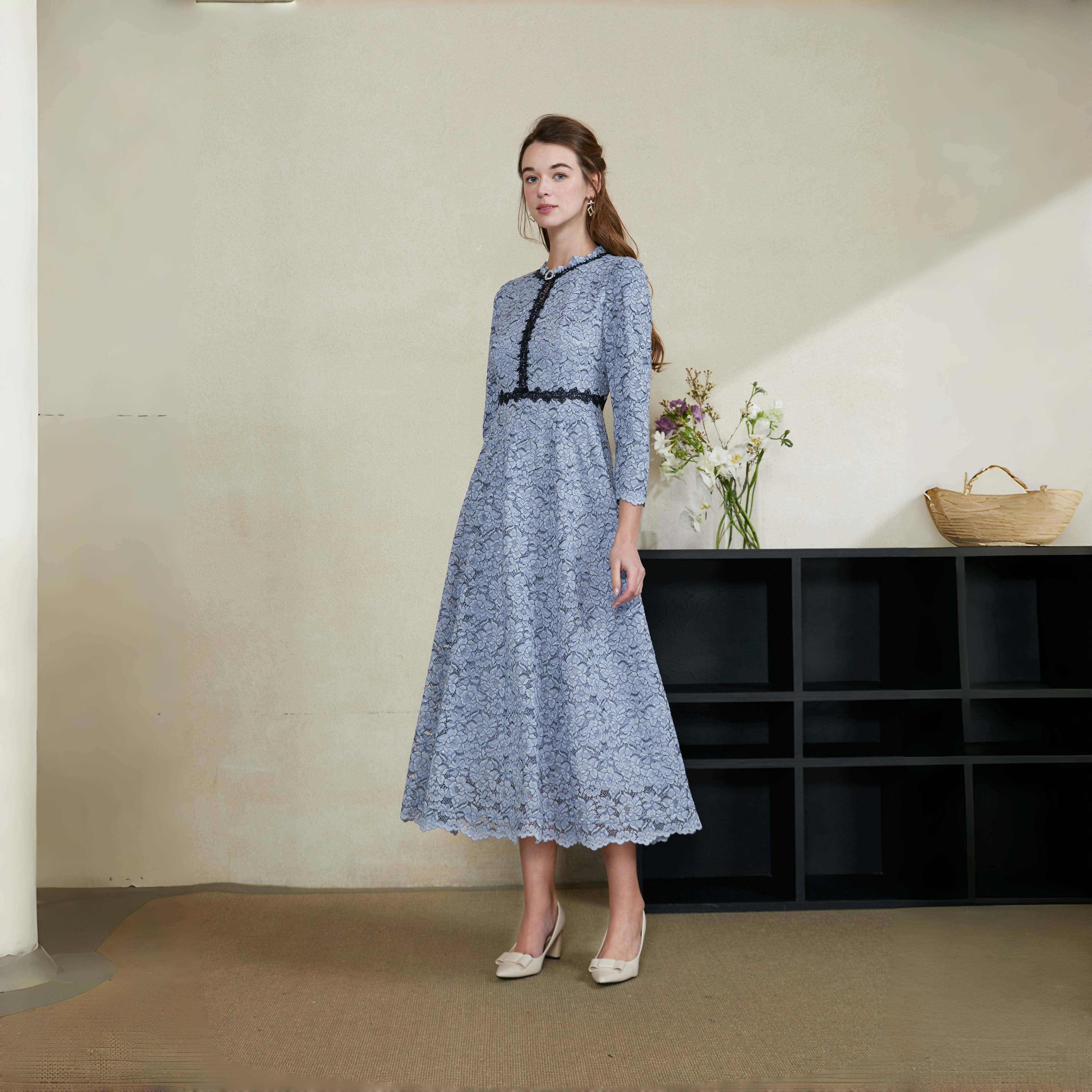 司歌绒感蕾丝修身高贵长袖连衣裙A901238X