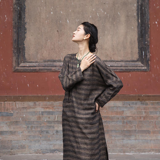 绽放女装585朵/色织亚麻提花圆领落肩袖大口袋长袖文艺连衣裙女秋 商品图2