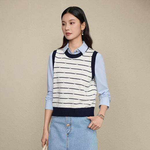 「自」全新升级【铂金会员266/天猫359/差价93】(12036)洛诗琳气质菱纹撞色条纹针织马甲2025早秋圆领套头叠穿毛衣 商品图3