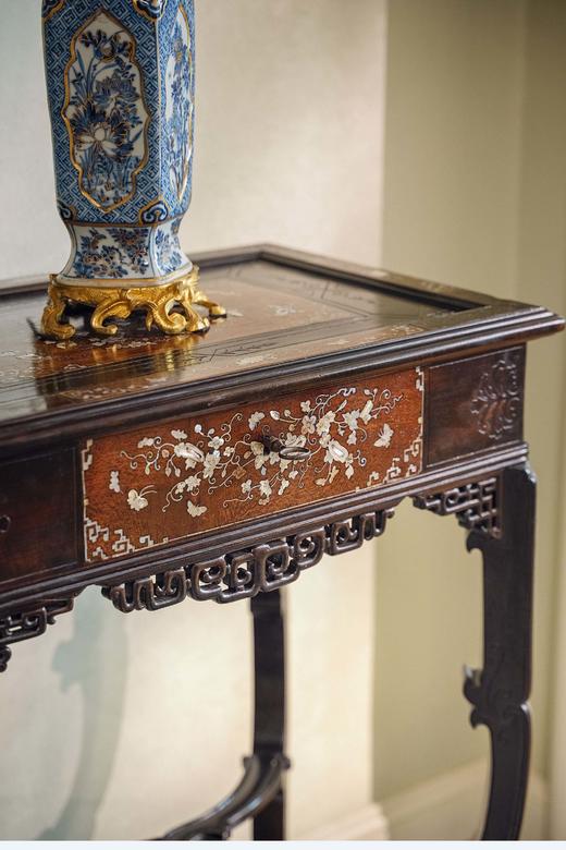 独角鹿西洋古董1880年代法国出品东方风格传统花卉主题螺钿镶嵌精雕桤木翻盖带镜抽屉桌 商品图2