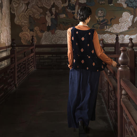 绽放旅行女装586朵/棉灯芯绒休闲文艺几何刺绣叠搭无袖圆领马甲女 商品图2