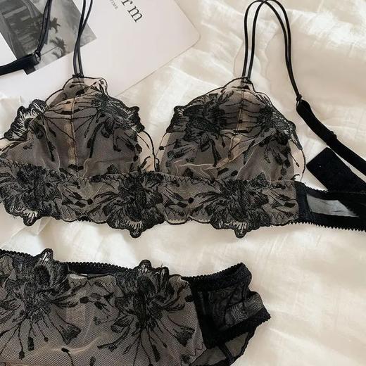 【纯欲法式💖轻薄聚拢】薄款蕾丝收副乳透气无钢圈法式聚拢内衣女士大胸显小胸纯欲文胸罩内裤套装，大胸显小的秘密武器！透气无钢圈，舒适一整天✨ 商品图0