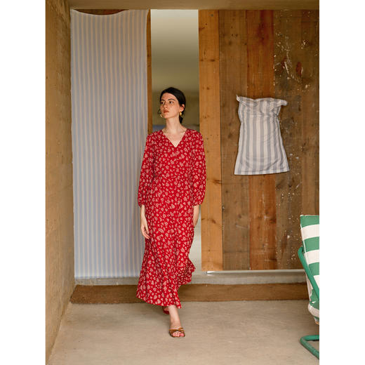 HeyDressV领印花收腰连衣裙 商品图0