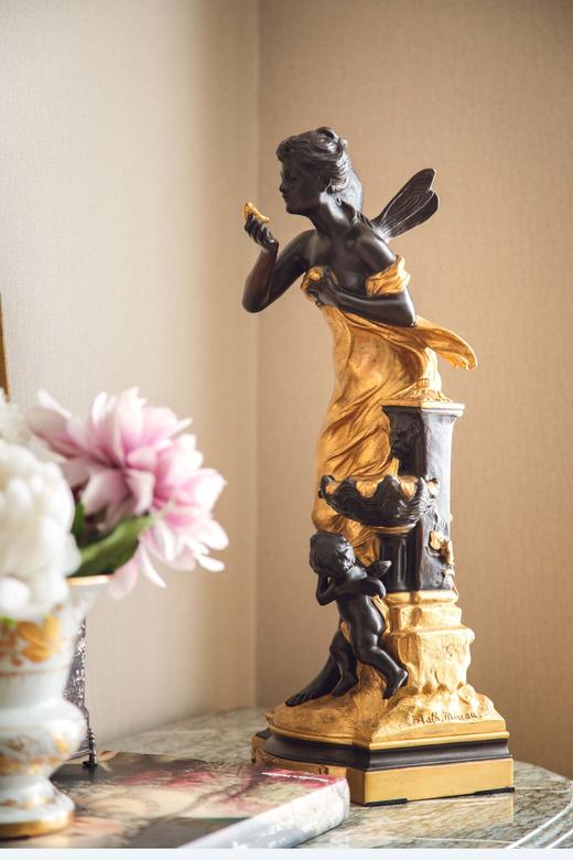 【已售】独角鹿西洋古董19世纪法国著名雕塑家Math. Moreau签名创作人物主题铜鎏金精雕装饰青铜雕塑作品《泉边的爱神》 商品图1