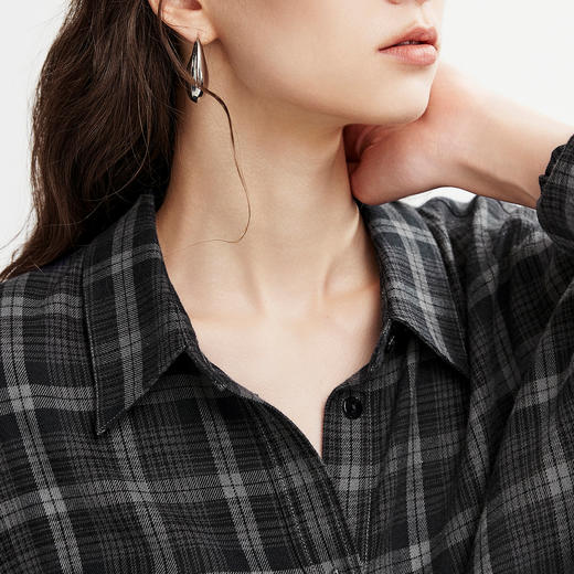 棉仓366604022-复古文艺黑灰格长袖衬衫 商品图3