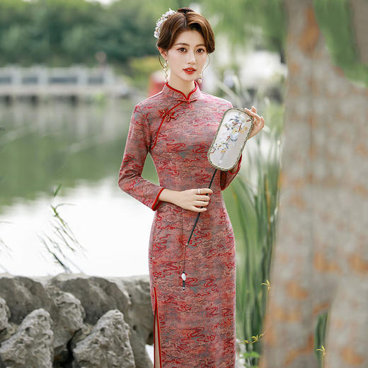 SC21957红色祥云国风妈妈装长款改良长袖旗袍秋季2025新款女复古修身收腰 商品图3