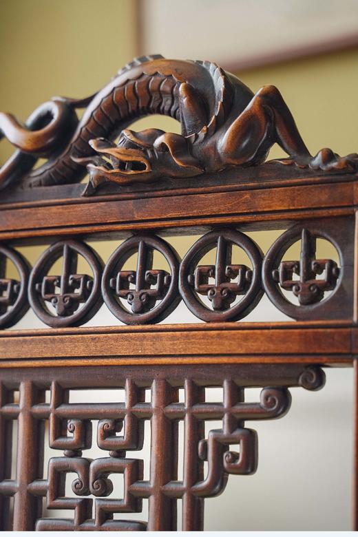 【已售】独角鹿西洋古董19世纪法国出品VIARDOT东方风格祥云回纹及蟠龙主题硬木镂雕装饰黄地花卉纹布面座椅一对 商品图5