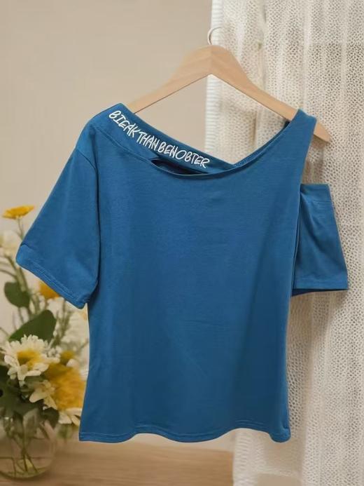 仅限11.11，不参与退 【孤品捡漏】G217 刺绣字母湖蓝镂空漏肩袖短袖T恤-喜出 商品图0