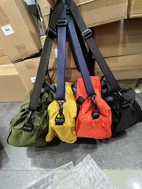 断货很久的款 100个推荐！ 超轻 容量很大有5L，可以斜挎