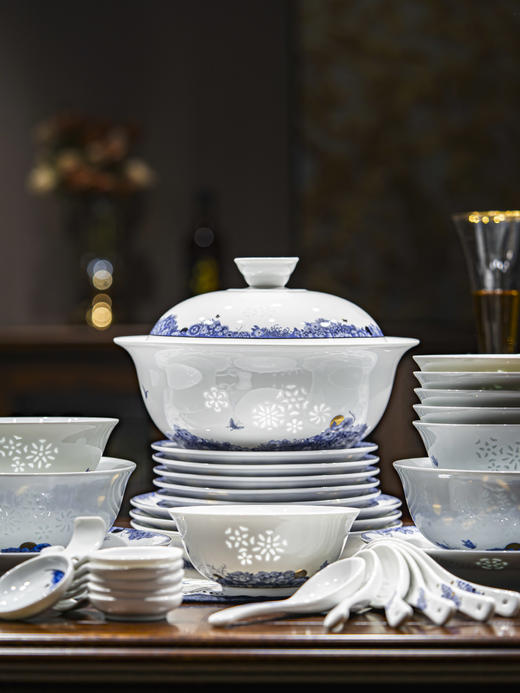 新品 |   富玉景德镇陶瓷餐具套装乔迁新居家用高颜值玲珑瓷花漫餐具轻奢高级感 商品图2