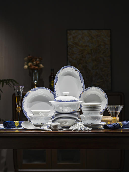 新品 |   富玉景德镇陶瓷餐具套装乔迁新居家用高颜值玲珑瓷花漫餐具轻奢高级感 商品图0