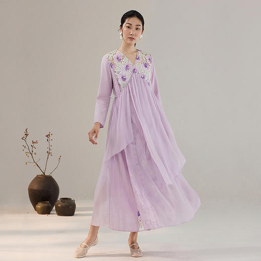 【林栖设计小店】（现货）【两种穿法】镂空绣花连衣裙配吊带拼飞片宽松2025秋冬新款两件套女T1954115 商品图8