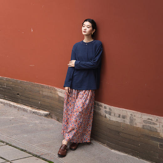 绽放582朵/色纺竹节纹提花棉文艺绣花圆领落肩长袖中长款T恤女秋 商品图2