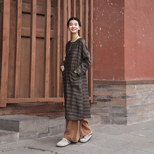 绽放女装585朵/色织亚麻提花圆领落肩袖大口袋长袖文艺连衣裙女秋 商品图0