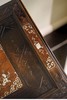 独角鹿西洋古董1880年代法国出品东方风格传统花卉主题螺钿镶嵌精雕桤木翻盖带镜抽屉桌 商品缩略图4