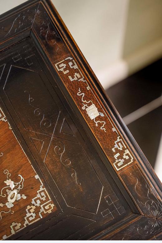 独角鹿西洋古董1880年代法国出品东方风格传统花卉主题螺钿镶嵌精雕桤木翻盖带镜抽屉桌 商品图4