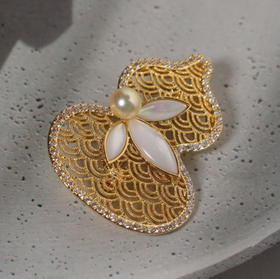 葫芦&胸针吊坠两用款，ji光无暇5-6mm akoya珍珠 羽皇金色akoya 或真多麻色akoya 进口海水珍珠