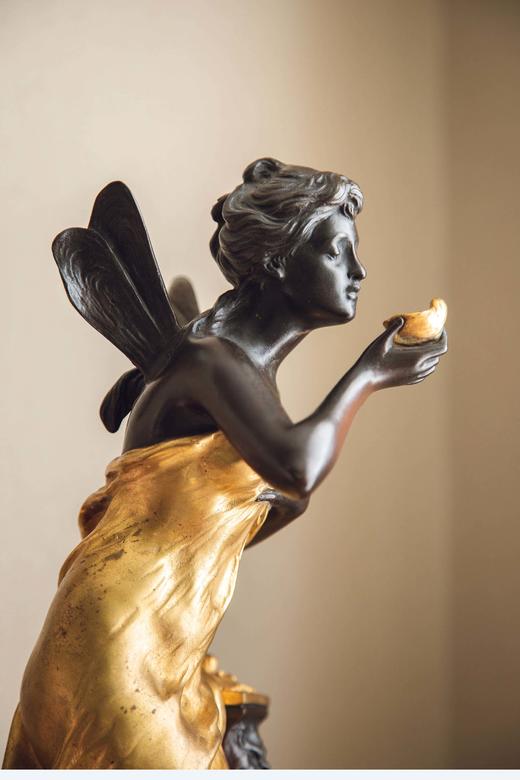 【已售】独角鹿西洋古董19世纪法国著名雕塑家Math. Moreau签名创作人物主题铜鎏金精雕装饰青铜雕塑作品《泉边的爱神》 商品图2