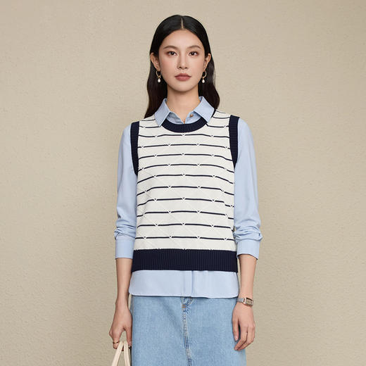 「自」全新升级【铂金会员266/天猫359/差价93】(12036)洛诗琳气质菱纹撞色条纹针织马甲2025早秋圆领套头叠穿毛衣 商品图1