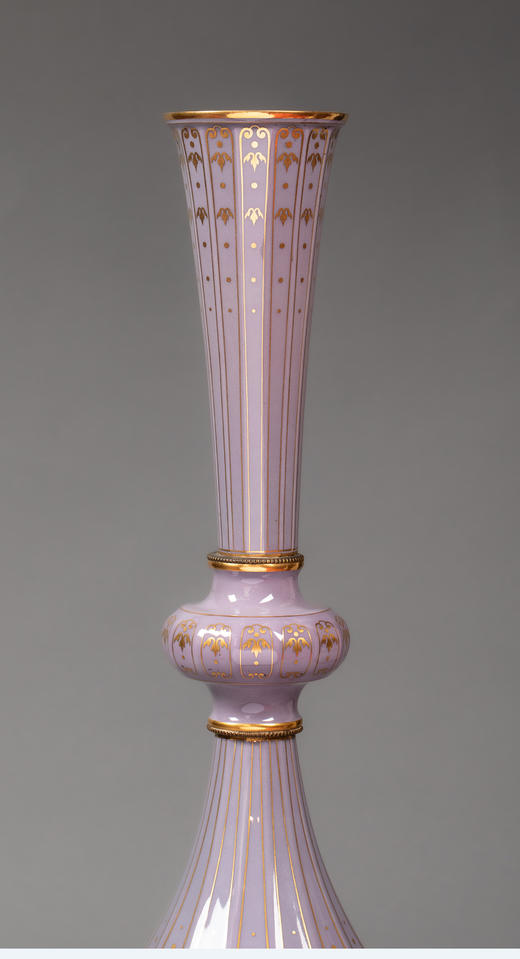 独角鹿西洋古董1874年代法国御窑塞弗尔出品美术展纪念版手绘描金花卉纹修饰粉紫色釉DELHI款造型长颈花瓶一对 商品图2