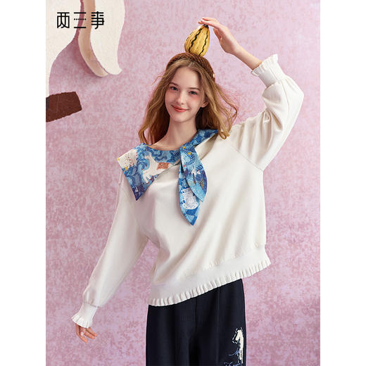 两三事 鬼马棋局 2025秋季新款休闲不规则印花领带套头卫衣女宽松 商品图0