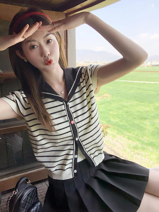 <曾小咸推荐>现货秒杀！最后一波 ！抢到赚到！2色减龄学院风海军领针织衫 日常159.99 立减90 秒杀69.99！ 商品图1