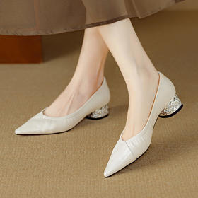 【预售5天】法式V口褶皱优雅中跟单鞋女新款真皮尖头浅口工作鞋通勤小皮鞋DB&M6557