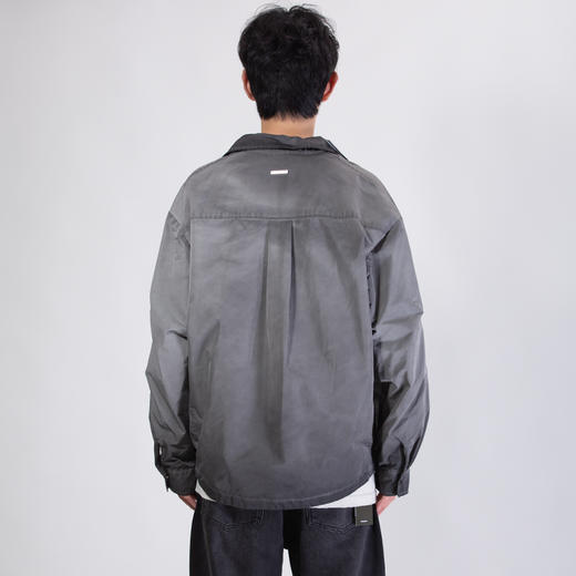 DRONKOO 2025 翻领左胸刺绣字母领袖下摆喷色洗水中厚衬衣外套 商品图4