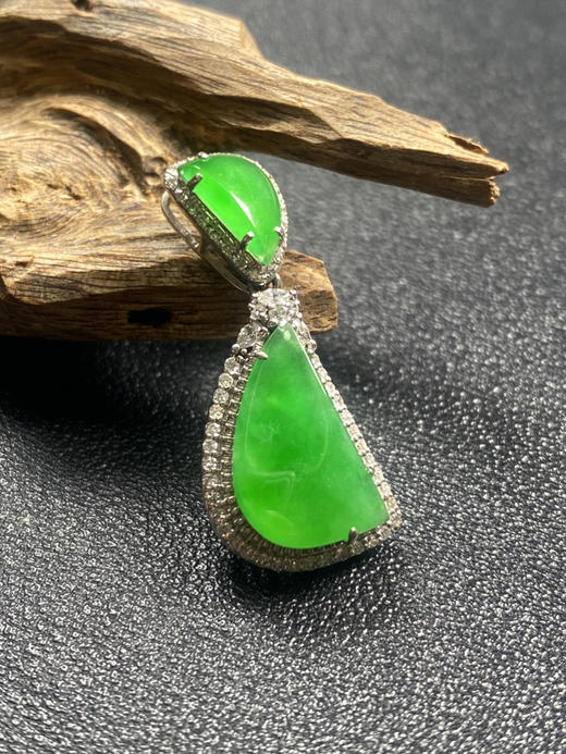 【FC0164】18K镶嵌翡翠阳绿随型吊坠 玉质温润细腻 色泽阳绿 款式精致 商品图1